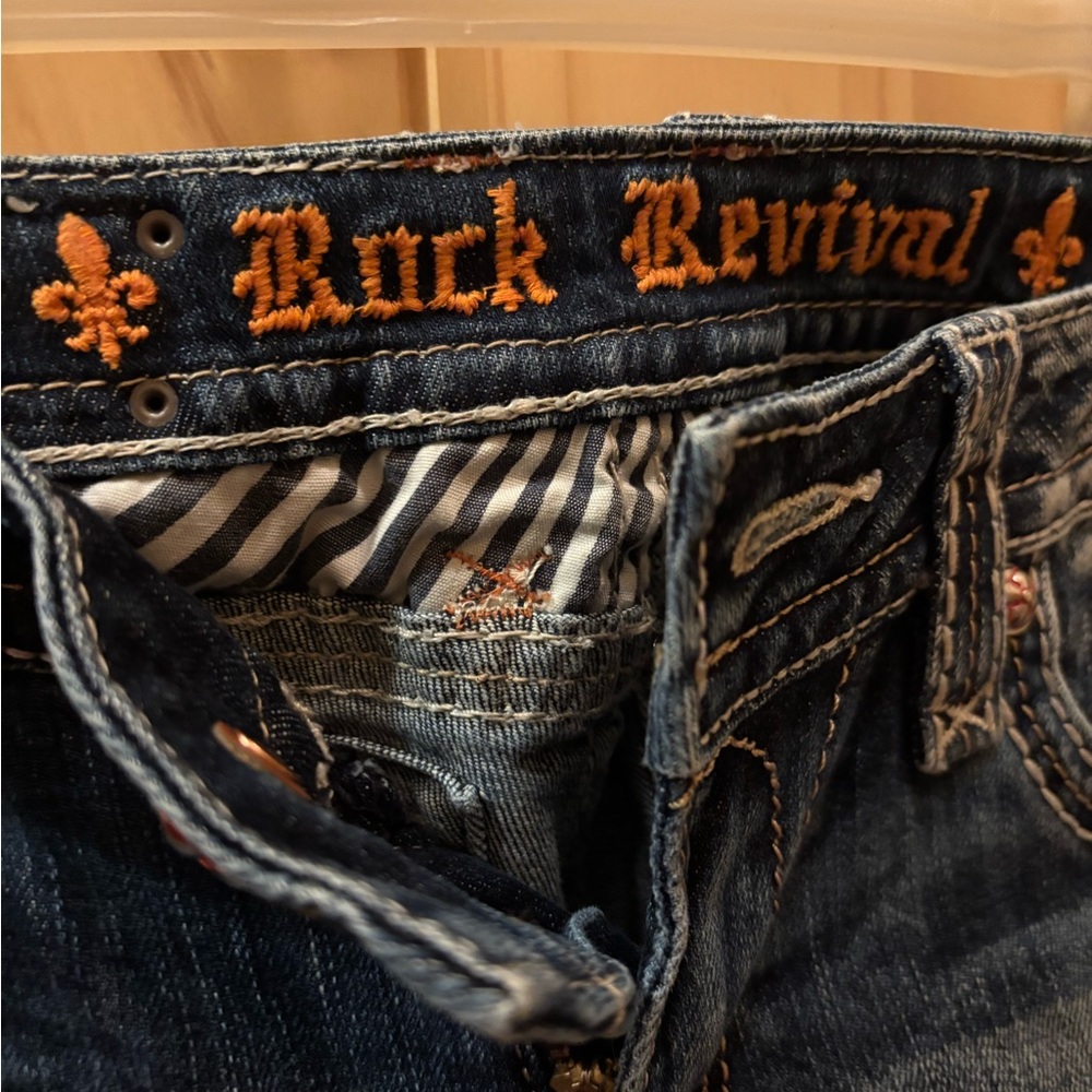 Rock Revival Distressed Blue Angie Capri Jeans labeled 28 (measures 30X22) - Picture 3 of 7